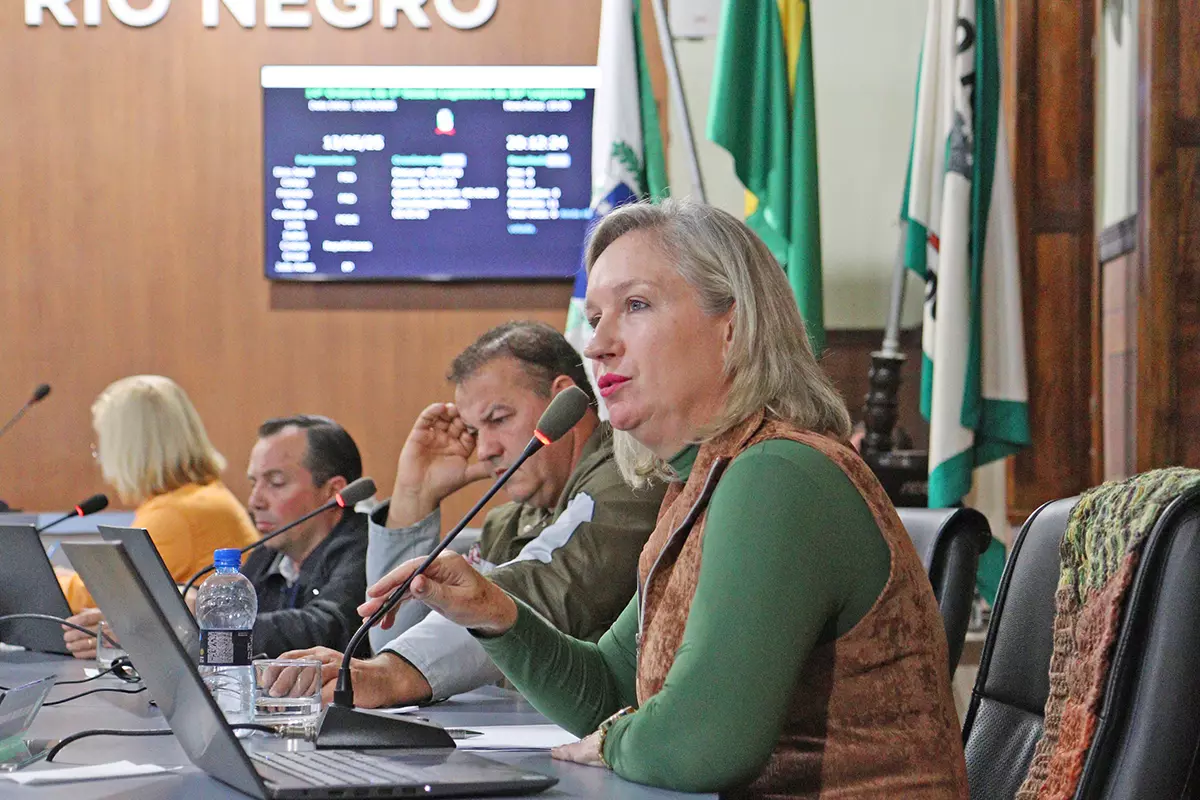 Vereadores solicitam esclarecimentos sobre fila de espera para exames em Rio Negro